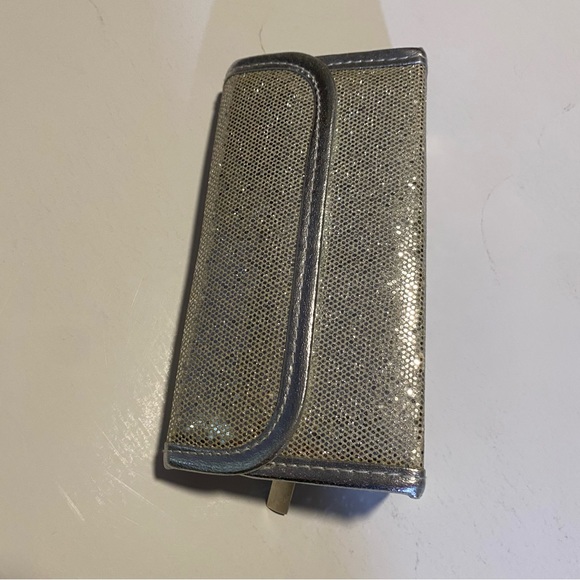 Makeup case, holds brushes, zip pouch, mirror, magnetic clasp GUC, no flaws - Picture 3 of 7